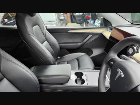 Tesla Model Y LONG RANGE AWD 14