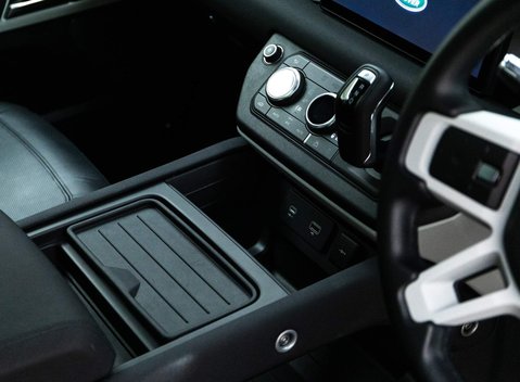 Land Rover Defender SE 16