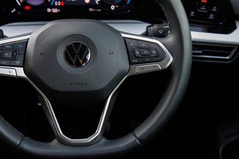 Volkswagen Golf LIFE TSI 19