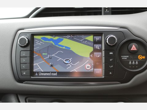 Toyota Yaris VVT-I ICON 18