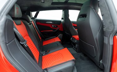 Lamborghini Urus 13