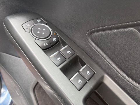 Ford Focus TITANIUM 25