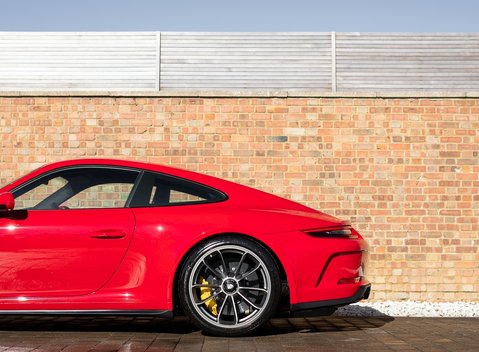 Porsche 911 GT3 Touring 28