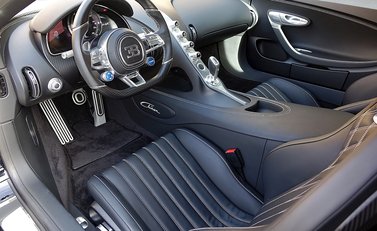Bugatti Chiron 24