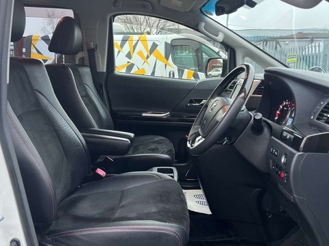 Toyota Vellfire GOLDEN EYES II V6 11