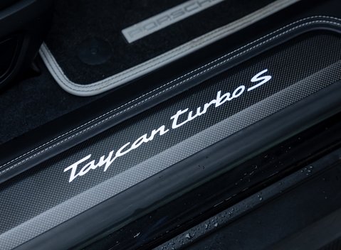 Porsche Taycan TURBO S CROSS TURISMO 25