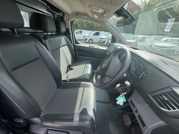 Vauxhall Vivaro AUTO 75Kwh (SOLD KH) LWB L2H1 Low Roof Air Con Sensors EURO 6 13