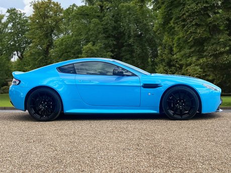 Aston Martin Vantage S V12 4