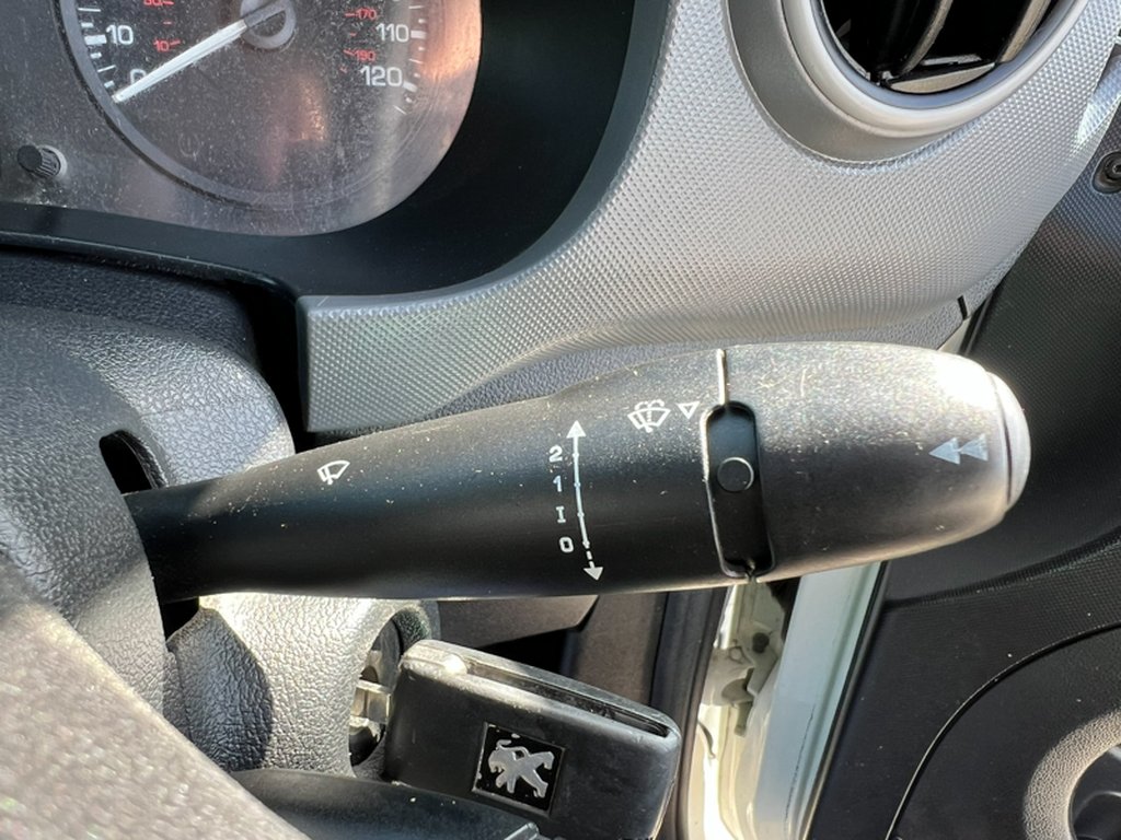 2017 Peugeot PartnerSWB L1H1 Low Roof Professional Air Con EURO 6 NO V — thumbnail 38 of 51