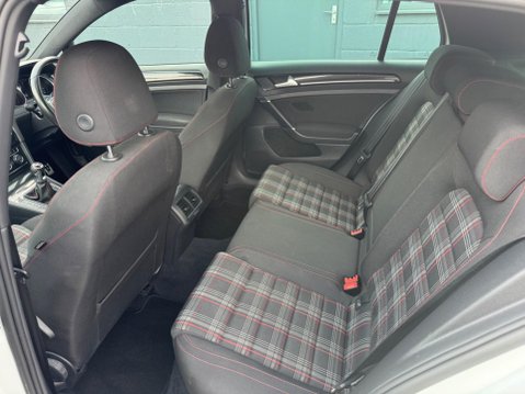 Volkswagen Golf GTI PERFORMANCE 6