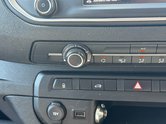 Vauxhall Vivaro SWB L1H1 Low Roof Pro 2700 Air Con Cruise Sensors EURO 6 31