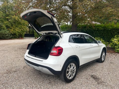 Mercedes-Benz GLA 1.6 GLA200 SE (Executive) Euro 6 (s/s) 5dr 12