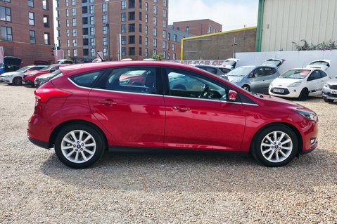 Ford Focus TITANIUM…1 FORMER KEEPER,11 SERVICES,SAT NAV,CLIMATE CONTROL 10