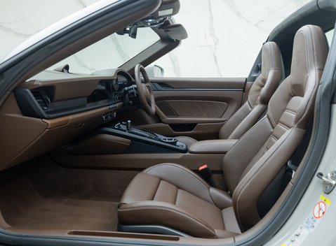 Porsche 911 Targa 4 GTS (992) 17