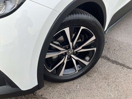 Toyota C-HR 1.8 C-HR Design HEV CVT 5dr 3