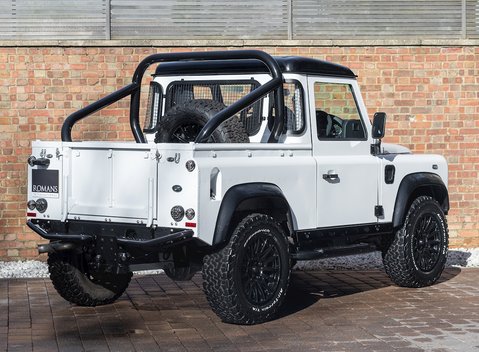 Land Rover Defender 90 Bowler Edition 7