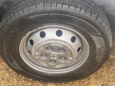 Peugeot Boxer BLUEHDI 333 L1H1 PROFESSIONAL P/V 24