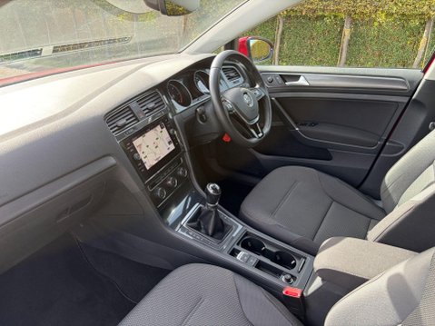 Volkswagen Golf 2.0 TDI SE Nav Euro 6 (s/s) 5dr 15