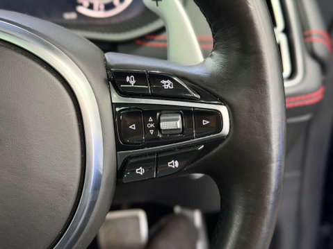 Aston Martin DBX 4.0 V8 SUV 5dr Petrol Auto 4WD Euro 6 (s/s) (550 ps) 26