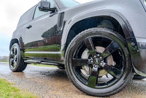 Land Rover Defender D300 X-Dynamic HSE 25