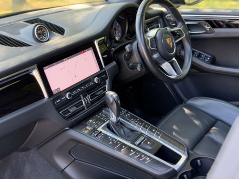 Porsche Macan 3.0 Macan S Semi-Auto 4WD 5dr 31