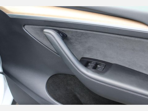 Tesla Model Y LONG RANGE AWD 20