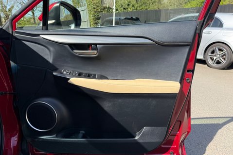 Lexus NX 300H LUXURY - PANORAMIC ROOF -2 OWNERS - 7 LEXUS SERVICES 35