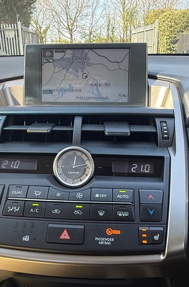 Lexus NX 300H LUXURY - PANORAMIC ROOF -2 OWNERS - 7 LEXUS SERVICES 