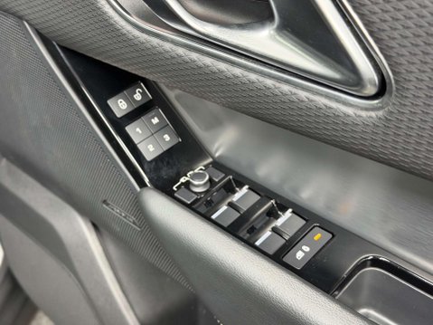 Land Rover Range Rover Velar 2.0 D240 R-Dynamic S SUV 5dr Diesel Auto 4WD Euro 6 (s/s) (240 ps) 39