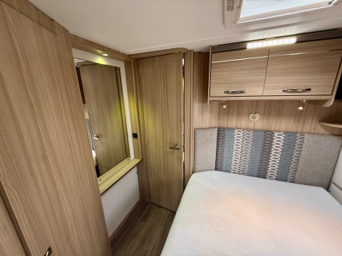 Coachman Vision 560 19