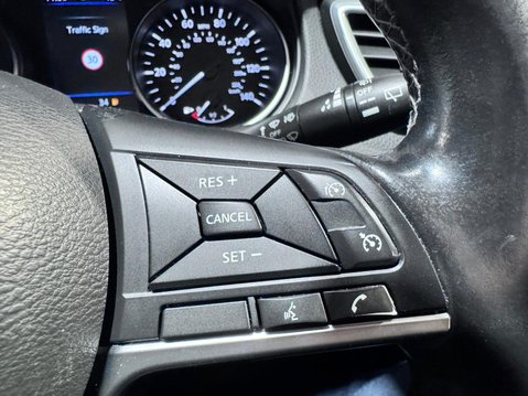 Nissan Qashqai 1.3 DIG-T N-Connecta Euro 6 (s/s) 5dr 22