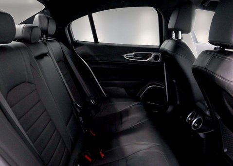 Alfa Romeo Giulia 2.0 Giulia Sprint TB Auto 4dr 44