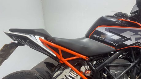 KTM Duke 2018 26K RUNNING PROJECT BIKE SPARES OR REPAIR 125CC NAKED 17