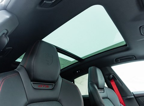 Porsche Macan GTS Electric 21