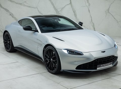 Aston Martin V8 Vantage 11