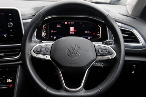 Volkswagen T-Roc STYLE TSI DSG 20