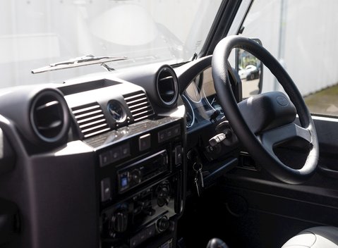 Land Rover Defender 90 Landmark 15