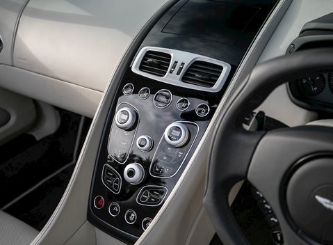 Aston Martin Vanquish S Volante 21