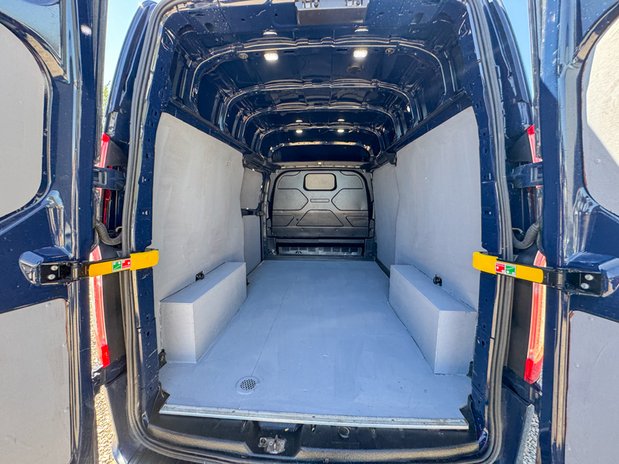 Ford Transit Custom AUTO LWB L2H2 High Roof Limited 320 Air Con Alloys Sensors EURO 6 9