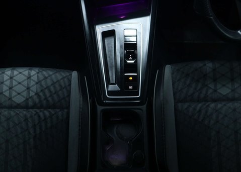 Volkswagen Golf 1.5 eTSI MHEV R-Line Hatchback 5dr Petrol Hybrid DSG Euro 6 (s/s) (150 ps) 21