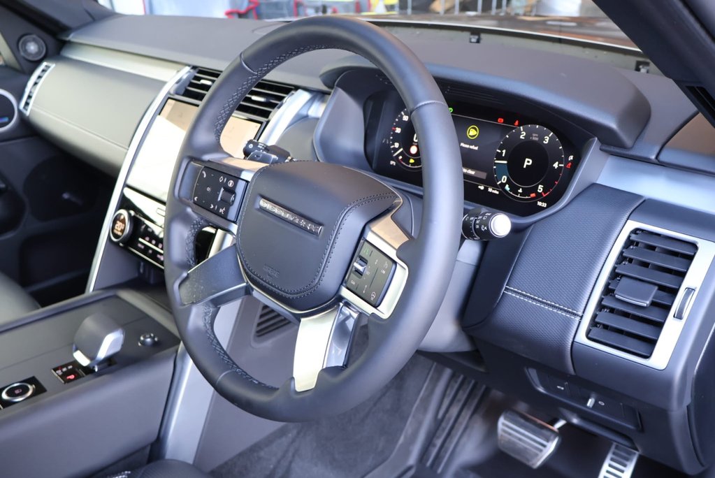 Land Rover Discovery BRAND NEW COMMERCIAL DYNAMIC HSE WITH A GENUINE REAR SEAT CONVERSION 18