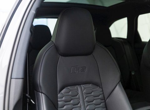 Audi RS6 Avant Carbon Black Urban 11