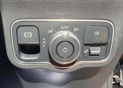 Mercedes-Benz GLA Class 1.3 GLA250e 15.6kWh Exclusive Edition SUV 5dr Petrol Plug-in Hybrid 8G-DCT 17