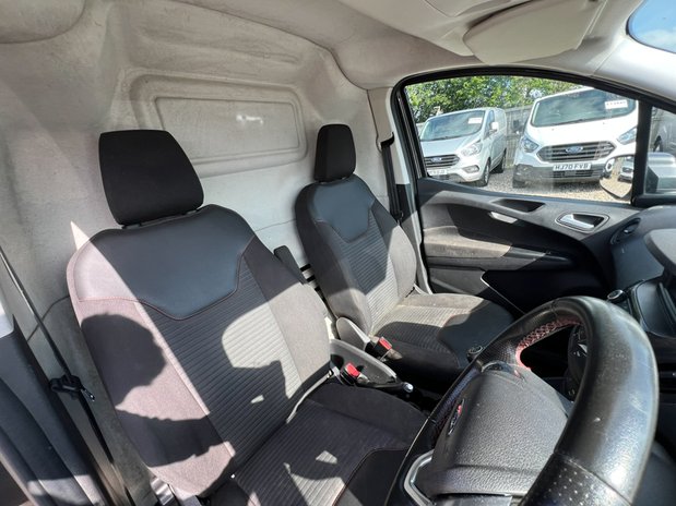 Ford Transit Courier SWB L1H1 Low Roof Sport Air Con Alloy EURO 6 NO VAT 27