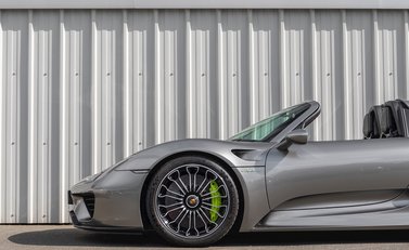 Porsche 918 Spyder 33