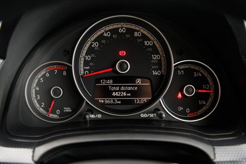 Volkswagen Up R-LINE 11