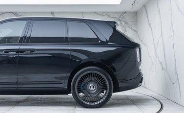 Rolls-Royce Cullinan Series II Black Badge 41