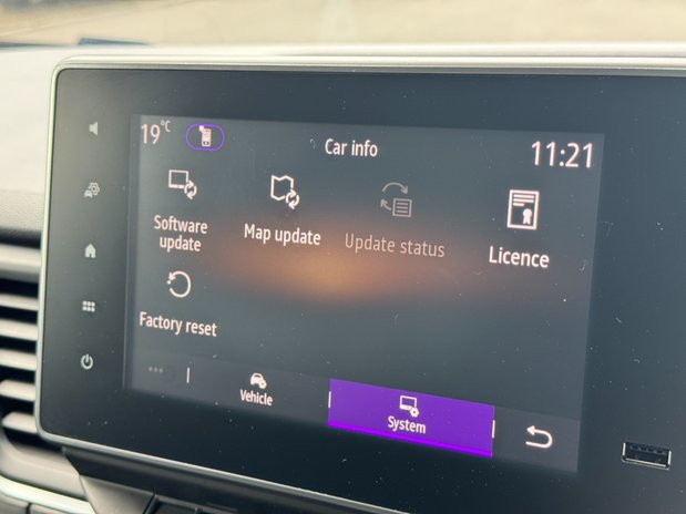 Renault Trafic LWB L2H1 Low Roof LL30 Extra Air Con Alloys Nav Sensors 40