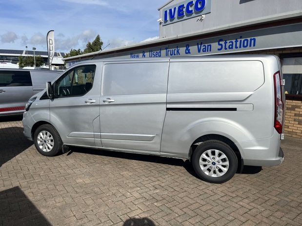 Ford Transit Custom Transit Custom 300 L2 Diesel FWD 2.0 Eco Blue 130ps Low Roof Limited Van 4