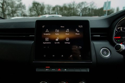 Renault Clio ICONIC TCE 24